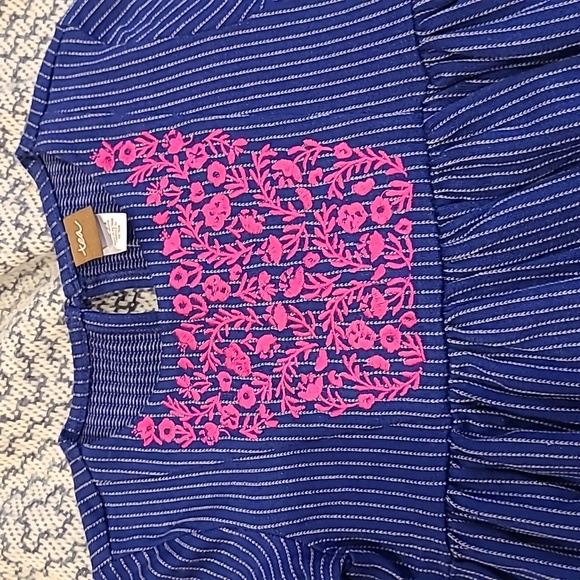 NWT Tea Collection Blue Pin Stripe Dress with Hot Pink Embroidery Size 24M - Picture 2 of 5